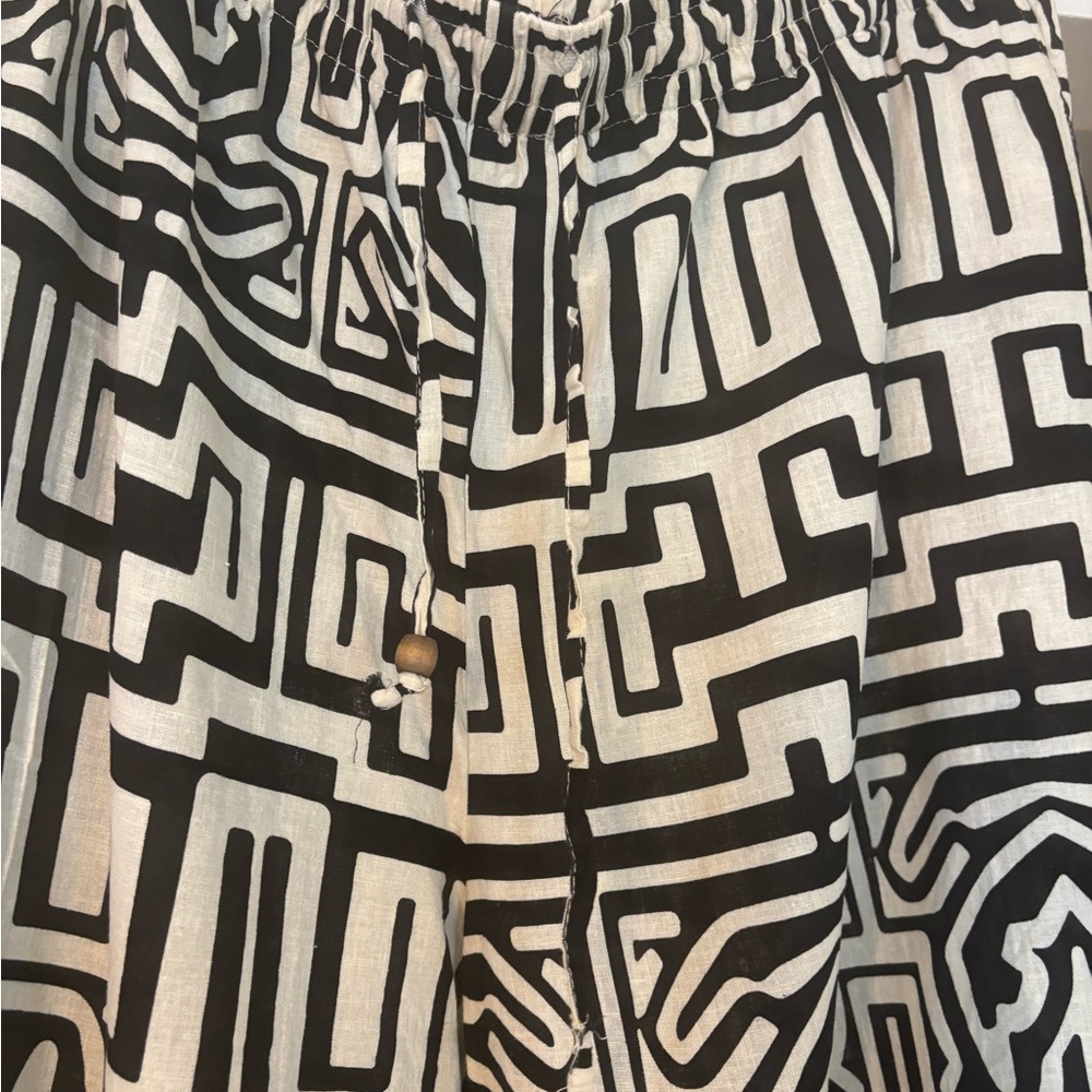 Be luau ready with these Rachel Zoe Black and White Geometric Pants worn once ! - Picture 3 of 5